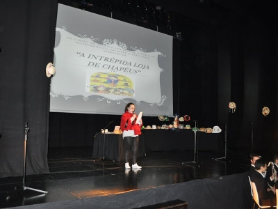 A Intrépida loja de Chapéus Teatro - em cena por uma causa nobre.