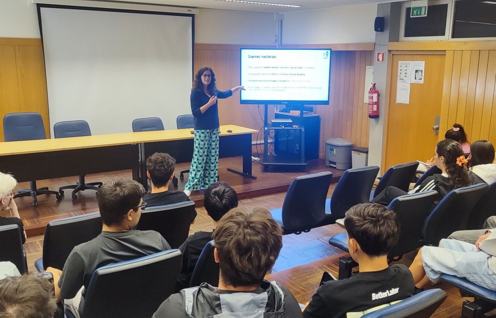 Sessões de esclarecimento às turmas do 10.º ano de escolaridade