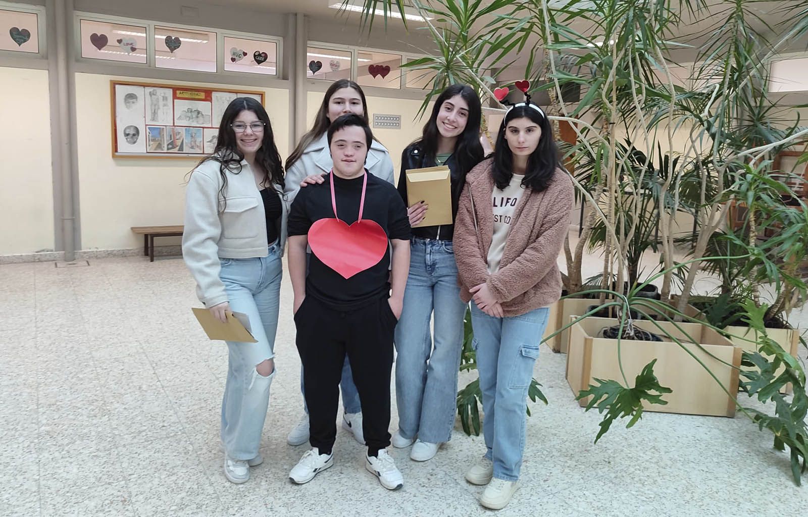 Dia de S. Valentim. Cupidos Mensageiros distribuem afetos e surpreendem Comunidade Escolar